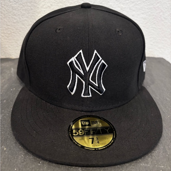 New Era Other - Men’s NEW ERA New York Yankees 59FIFTY Cap in size 7 3/4